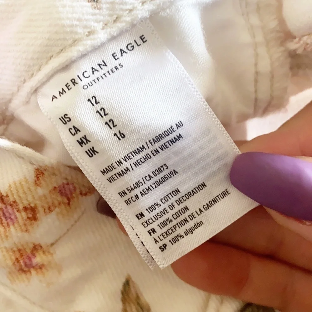 American Eagle White Floral 100% Cotton Cuffed Hem Summer Shorts - Picture 10 of 12